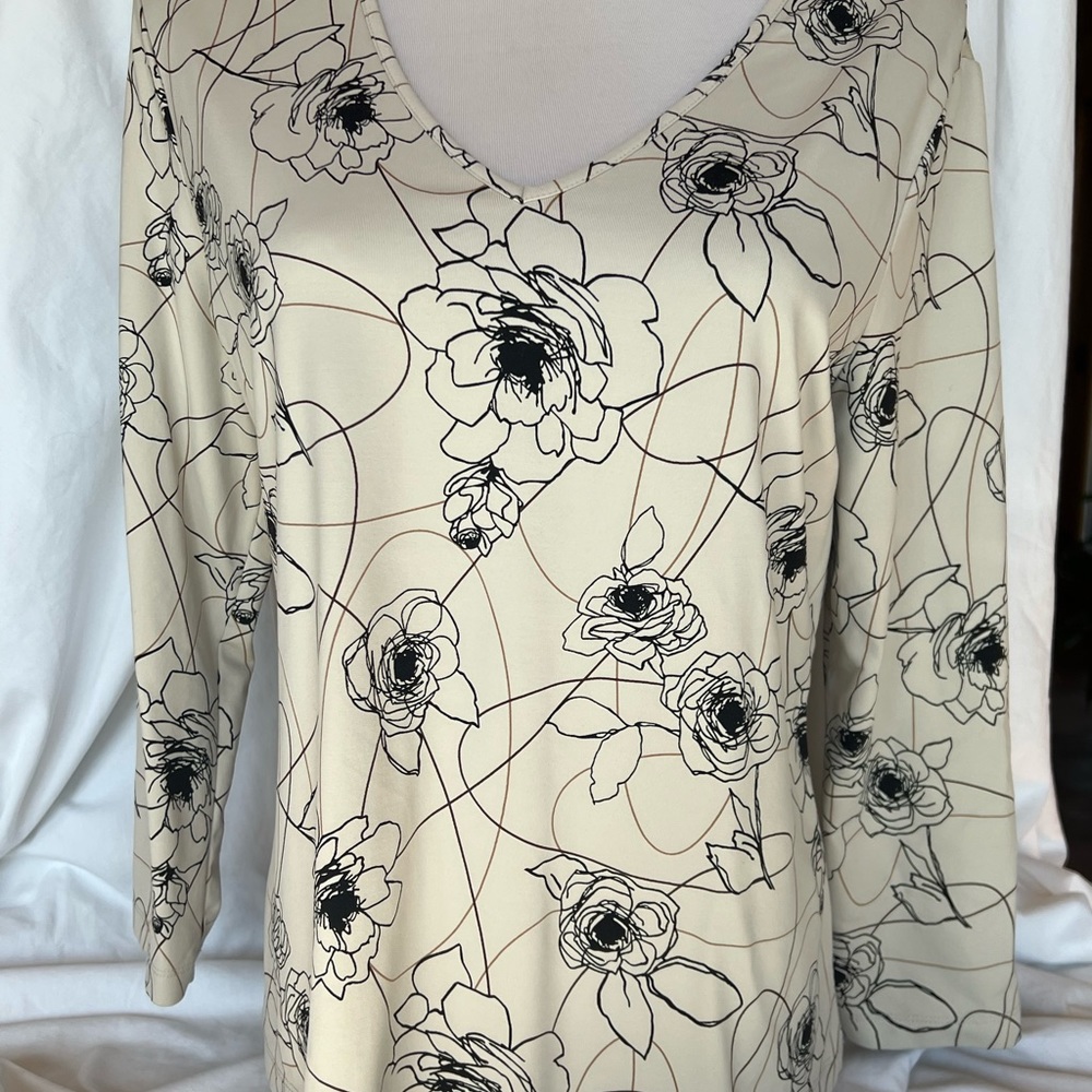 Apostrophe Stretch Floral Quarter Sleeve large top
